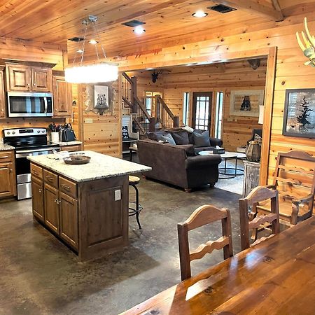 4Br/3Bth Family Cabin With A Hot Tub, Sleeps 14 Broken Bow Eksteriør bilde