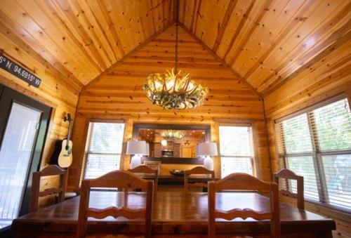 4Br/3Bth Family Cabin With A Hot Tub, Sleeps 14 Broken Bow Eksteriør bilde